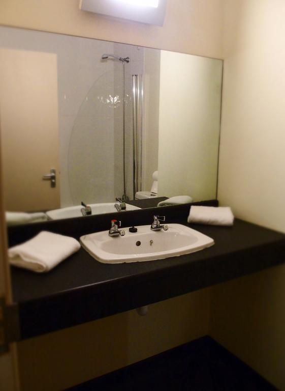Almond House Lodge Эдинбург Экстерьер фото